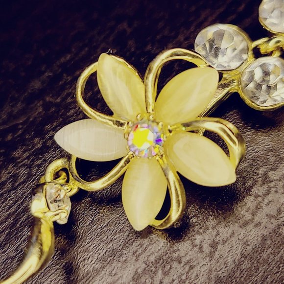 Brand New Exquisite Opal Dripping Flower Earrings - Picture 6 of 8